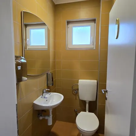 Champion M17 Guest house